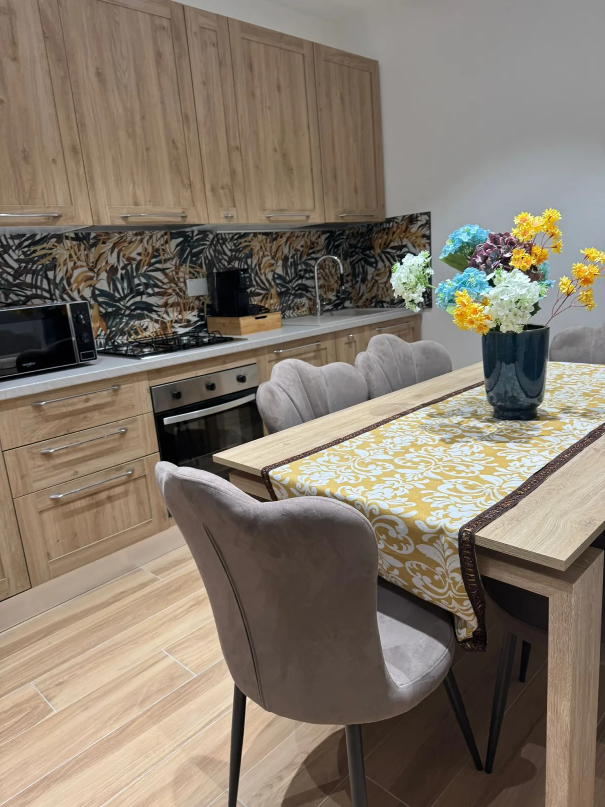 Zona pranzo e cucina dell'appartamento Brezza di Chiavari