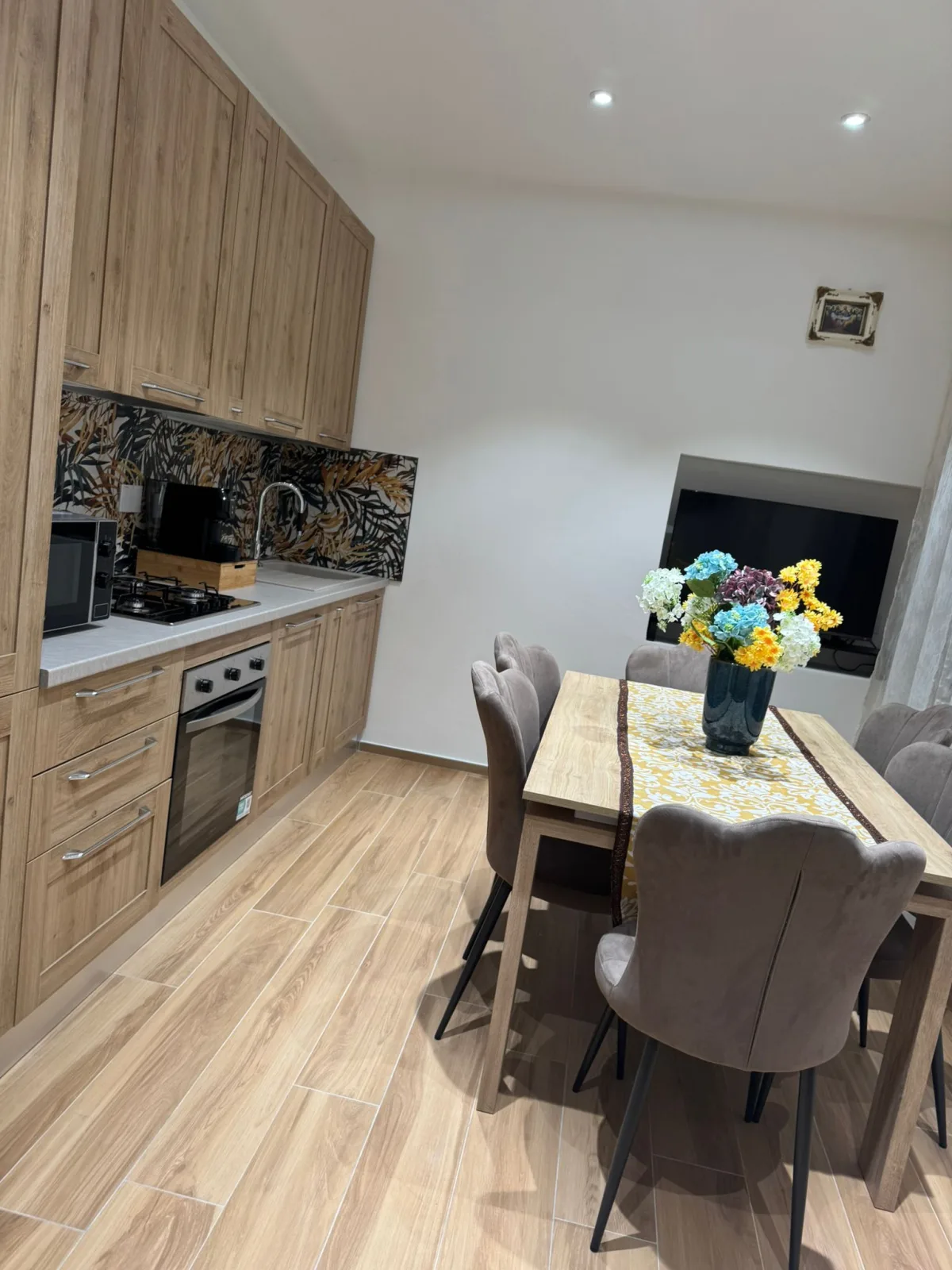 Cucina attrezzata e zona pranzo